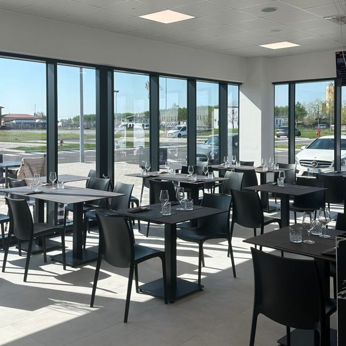 Restaurant-dinningroom-lat-11